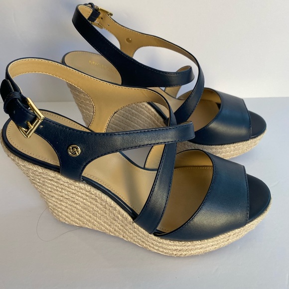 Michael Kors women’s Martyna Navy Leather Wedge. - Picture 2 of 8